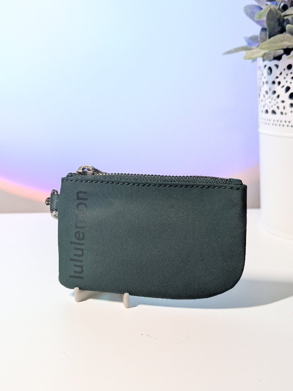 Lululemon Clippable Card Pouch EUC Forest Green Nylon Zip Wallet OS Wallet